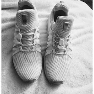 Nike Shox Gravity Triple White